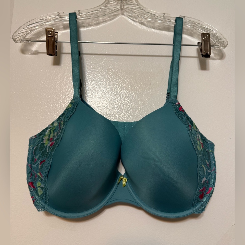 Women 38DD Adore me bra